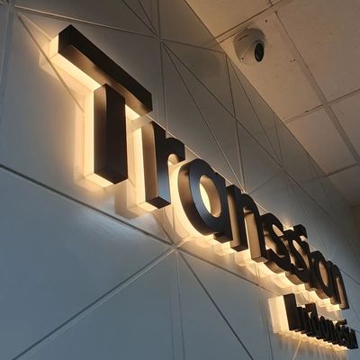 Προσαρμοσμένη εξωτερική οδική πινακίδα με χαλκό χαραγμένο από ανοξείδωτο χάλυβα και ακρυλικό