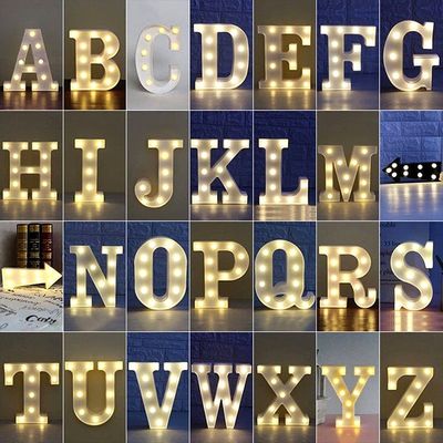 Διακόσμηση Light Up Marquee γράμματα σε εξατομικευμένο χρώμα για το πάρτι γενέθλια αγάπη στέκεται