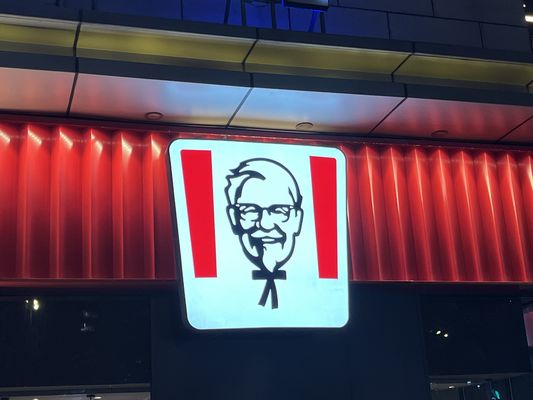 Προσαρμοσμένο 3D σήμα γράμματος LED ακρυλικό διαφημιστικό φωτεινό κουτί για εξωτερική επιφάνεια οθόνης