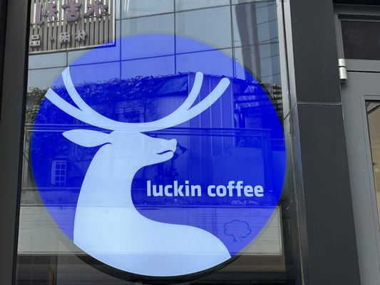 Προσαρμοσμένο 3D σήμα γράμματος LED ακρυλικό διαφημιστικό φωτεινό κουτί για εξωτερική επιφάνεια οθόνης