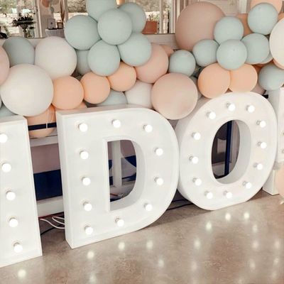 Πάρτυς με LED αριθμούς γενεθλίων Μεγάλα φώτα με LED γράμματα για διακοσμήσεις εκδηλώσεων 28C