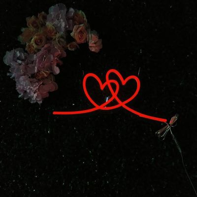 Εξωτερική πινακίδα νεόν για την κυρία κ. Θα με παντρευτείς; Ένα σύμβολο αγάπης και δέσμευσης.