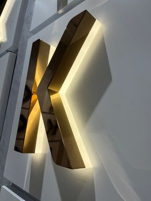 Εξωτερική σήμανση Βασικό προσαρμοσμένο μέγεθος Μεταλλικές φωτεινές πινακίδες με 3D γράμμα καναλιού