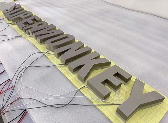 28 C Σημείωμα 3D λογότυπου με βούρτσισμα μετάλλου για προσαρμοσμένη διαφήμιση εσωτερικών και εξωτερικών επιχειρήσεων