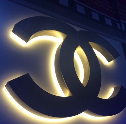 Εσωτερική και εξωτερική διαφήμιση Μεταλλική εμπορική πινακίδα με 50000 ώρες ζωής