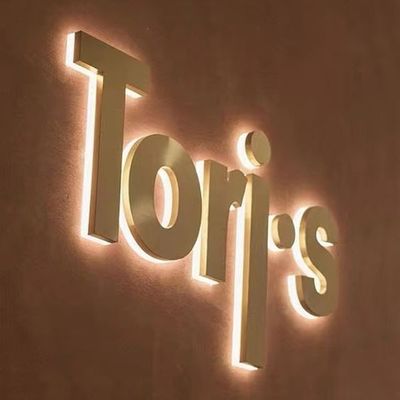 Χιόνι 3D LED Σημασία τοίχος με προσαρμοσμένο μέγεθος από ανοξείδωτο χάλυβα πίσω φωτισμένο γράμμα λογότυπο Σημασία