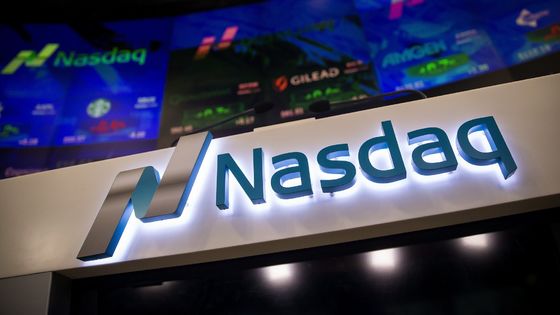 Προσαρμοσμένα 3D LED φωτισμένα γράμματα στην πρόσοψη του καταστήματος