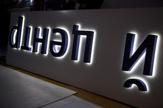 Προσαρμοσμένη Laser Cutting 3D Metal Titanium Wall Logo Signs για τοποθέτηση στον τοίχο